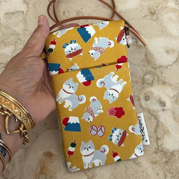 NWOT Linder Chin Cats Printed Cotton & Leather Crossbody Phone Case - Picture 3 of 6